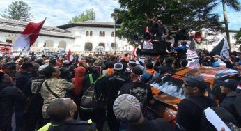 Unjuk Rasa Buruh dan Pensiunan PT Pos pada 3 Juni 2025