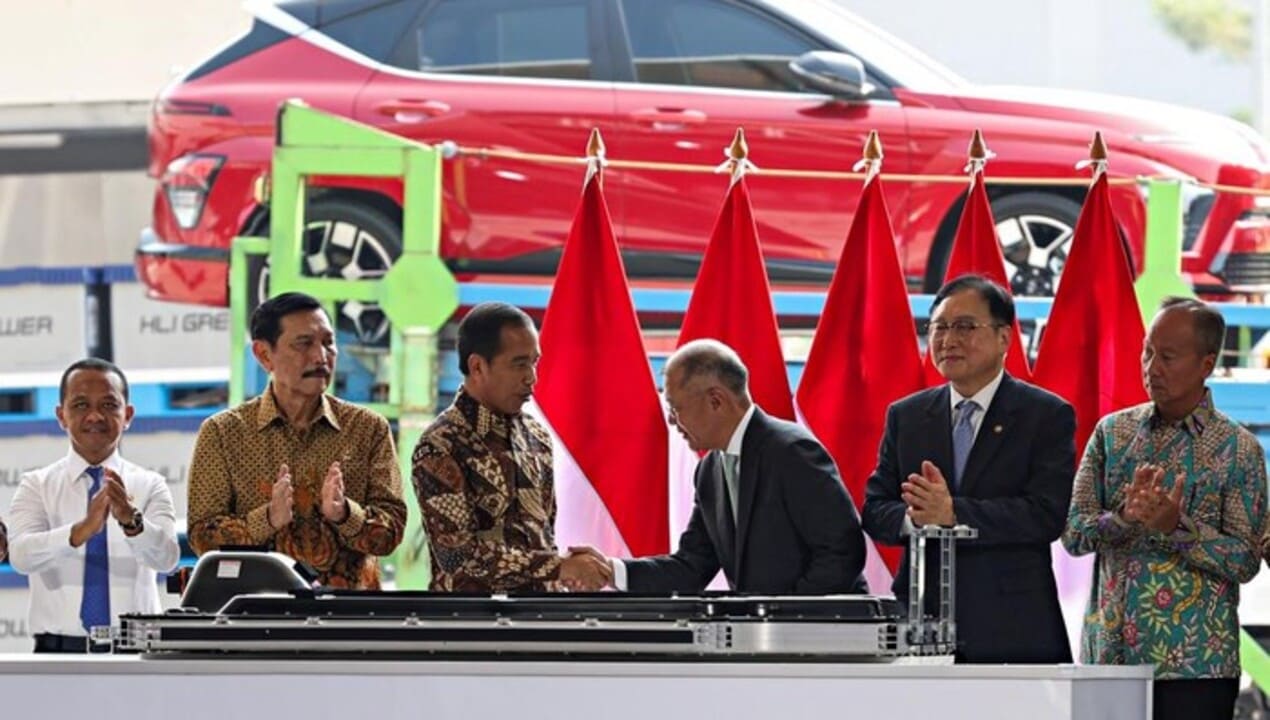 Revolusi Energi Prabowo Resmikan Pabrik Baterai Terbesar Asia