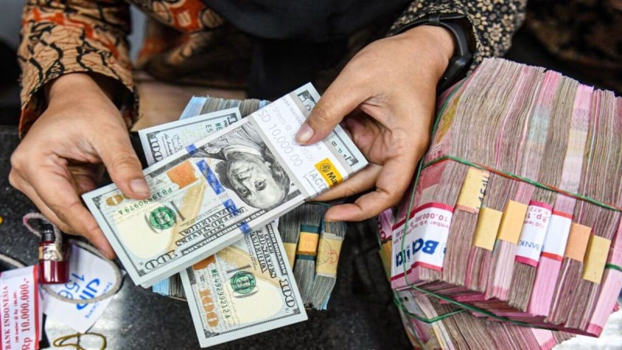 Rupiah Terjun Bebas ke Rp 16.634 per Dolar AS Akibat Tekanan Domestik dan Global